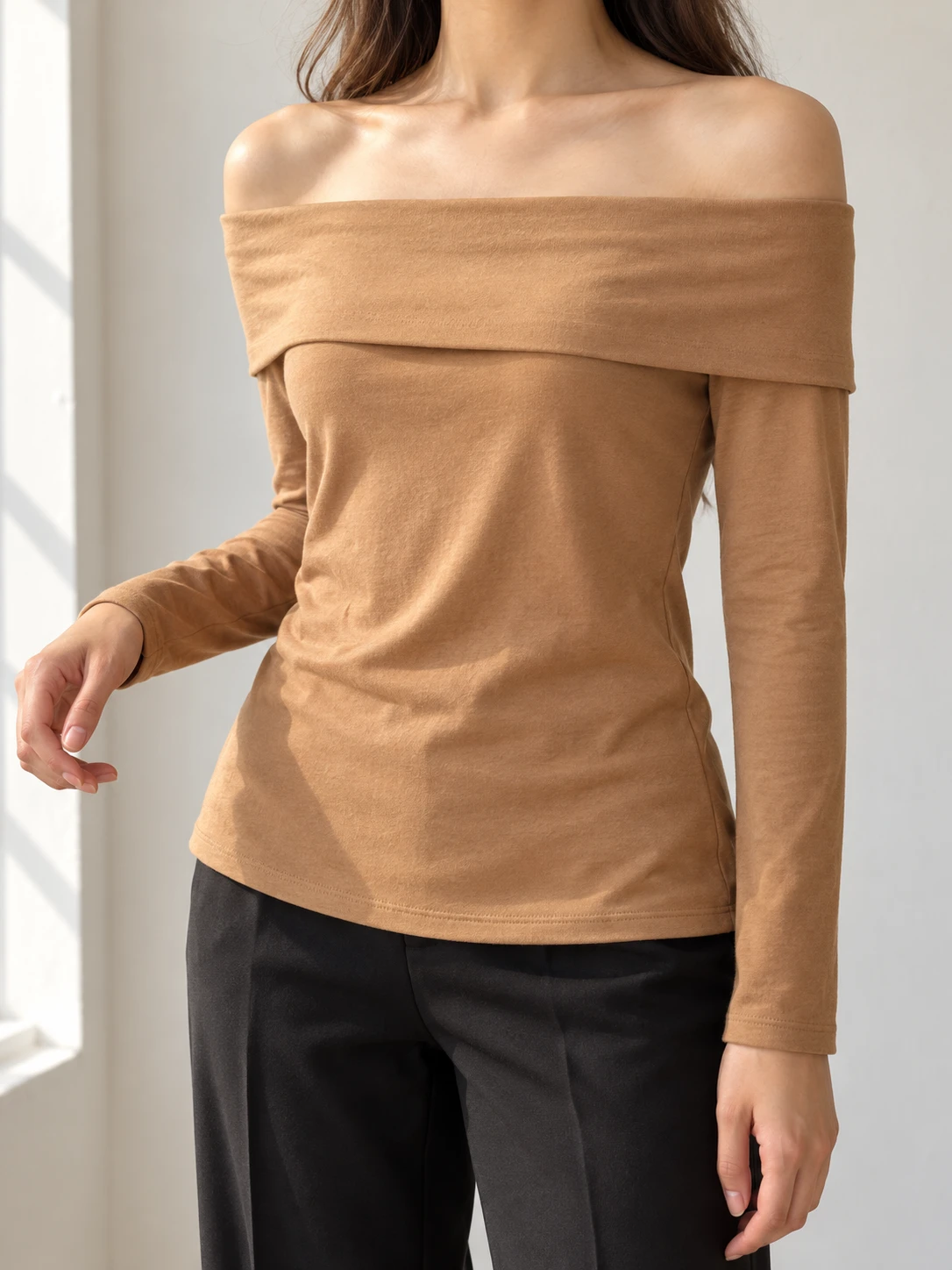 Top de hombros descubiertos camel